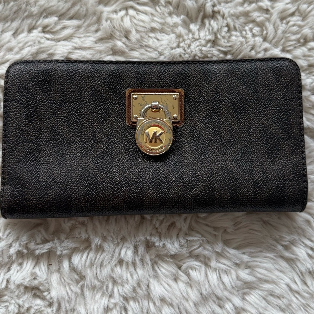 Michael Kors Large Logo Locket Continental Wallet Brown